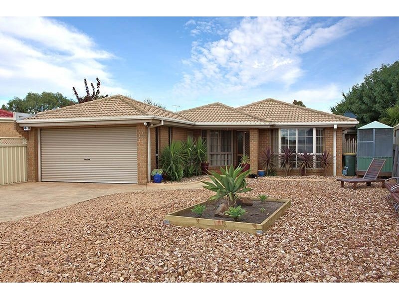 11 Benjamin Court, Sydenham VIC 3037