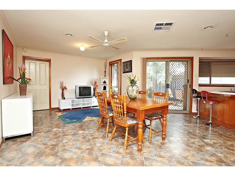 11 Benjamin Court, Sydenham VIC 3037