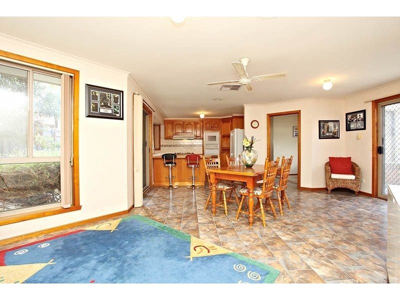 11 Benjamin Court, Sydenham VIC 3037