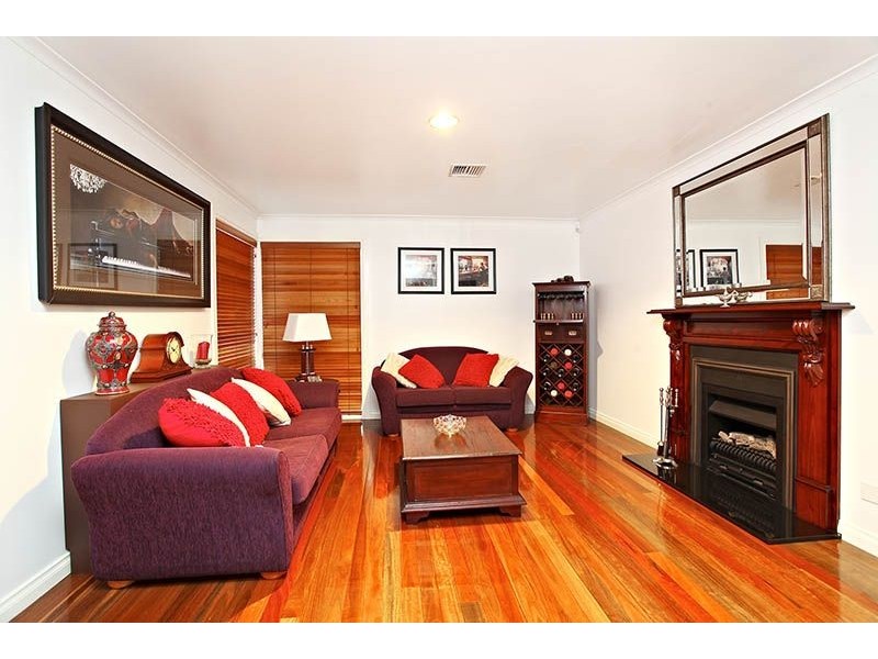 10 Truro Crescent, Taylors Lakes VIC 3038