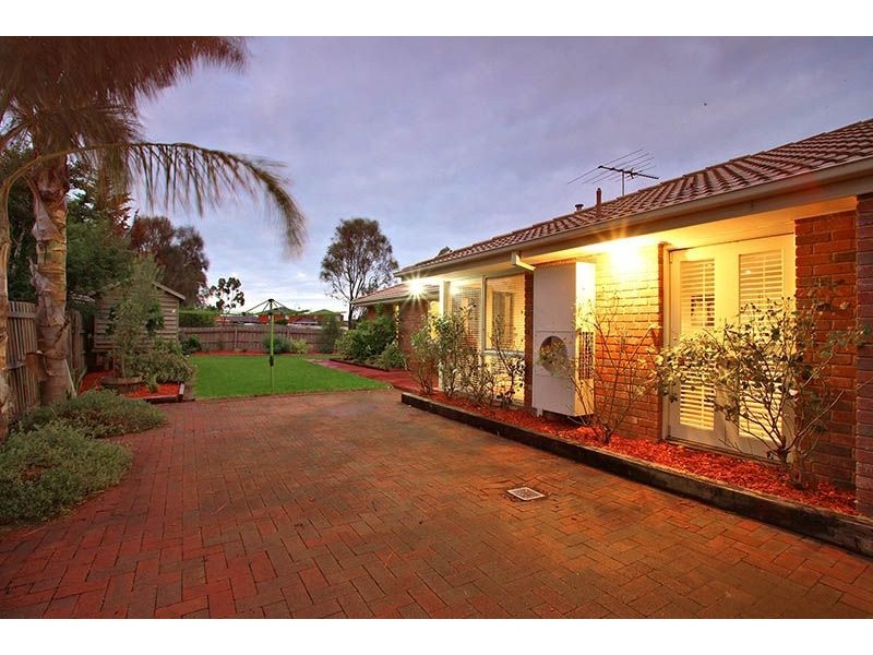10 Truro Crescent, Taylors Lakes VIC 3038