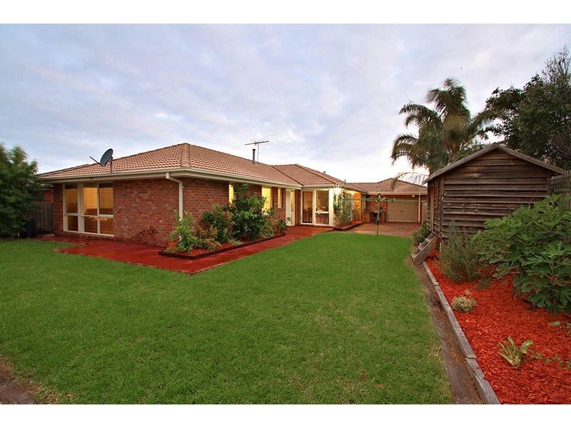 10 Truro Crescent, Taylors Lakes VIC 3038