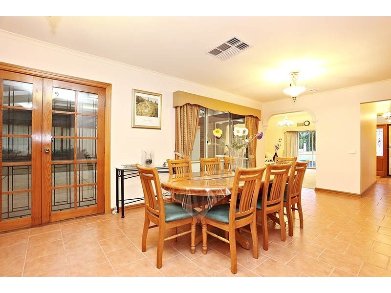 5 James Court, Hillside VIC 3037