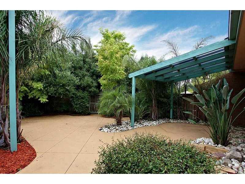 31 Angourie Crescent, Taylors Lakes VIC 3038