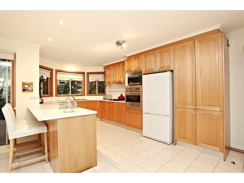 7 Parr Court, Taylors Lakes VIC 3038