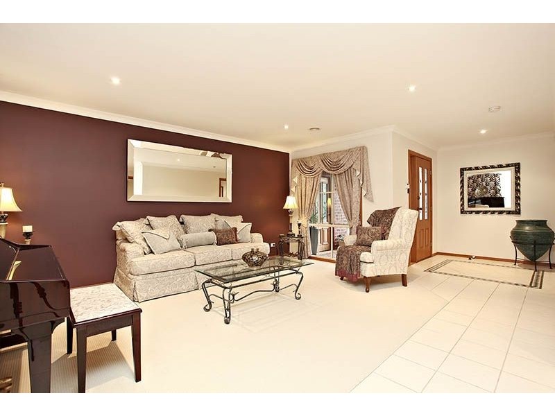 7 Parr Court, Taylors Lakes VIC 3038