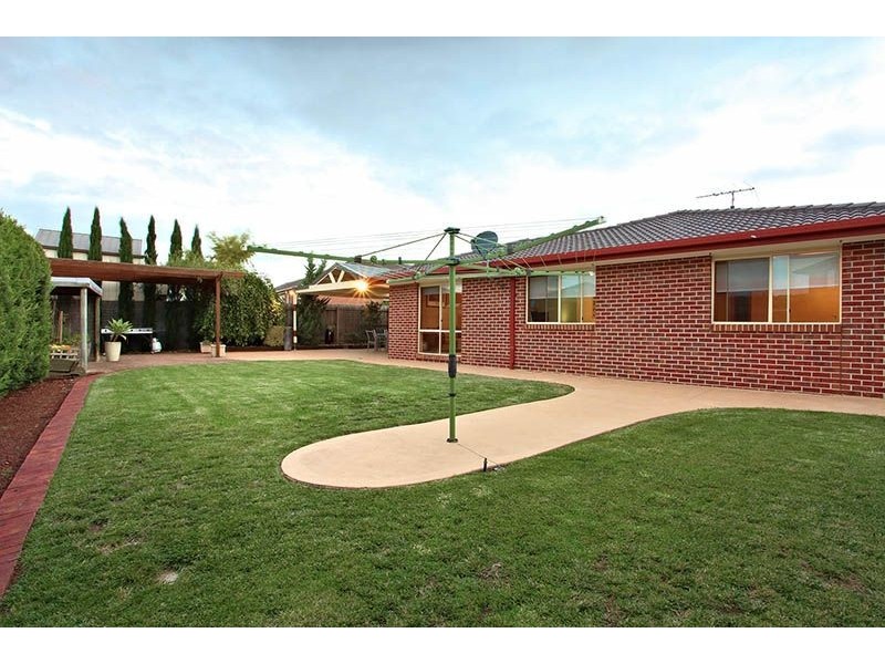 7 Parr Court, Taylors Lakes VIC 3038