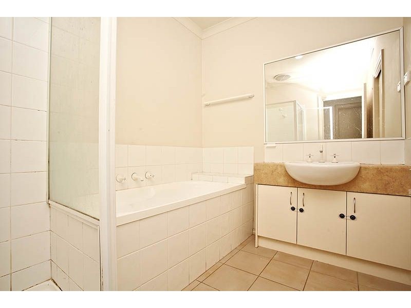 12/12 Pecks Road, Sydenham VIC 3037