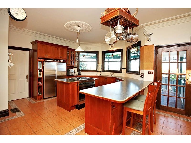 2 Endeavour Court, Taylors Lakes VIC 3038