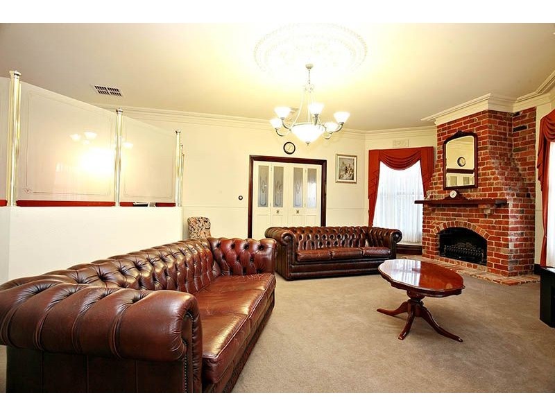 2 Endeavour Court, Taylors Lakes VIC 3038