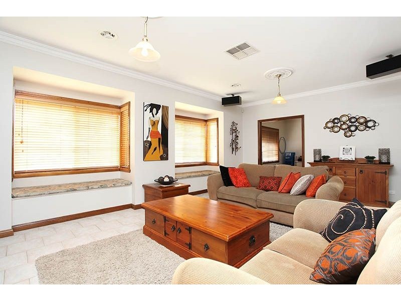 2 Wordsworth Place, Delahey VIC 3037