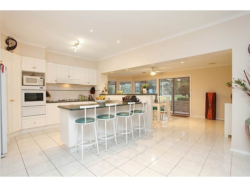 12 James Court, Hillside VIC 3037