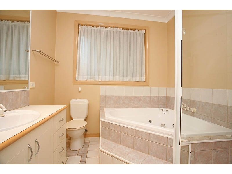 7 Cadrona Court, Hillside VIC 3037