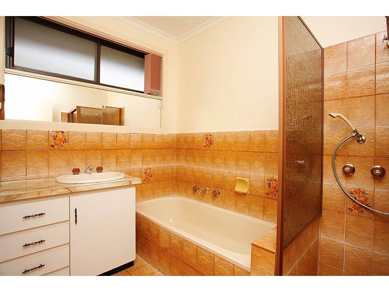 11 Antwerp Drive, Keilor Downs VIC 3038