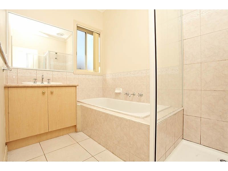 2/12 Padula Court, Hillside VIC 3037