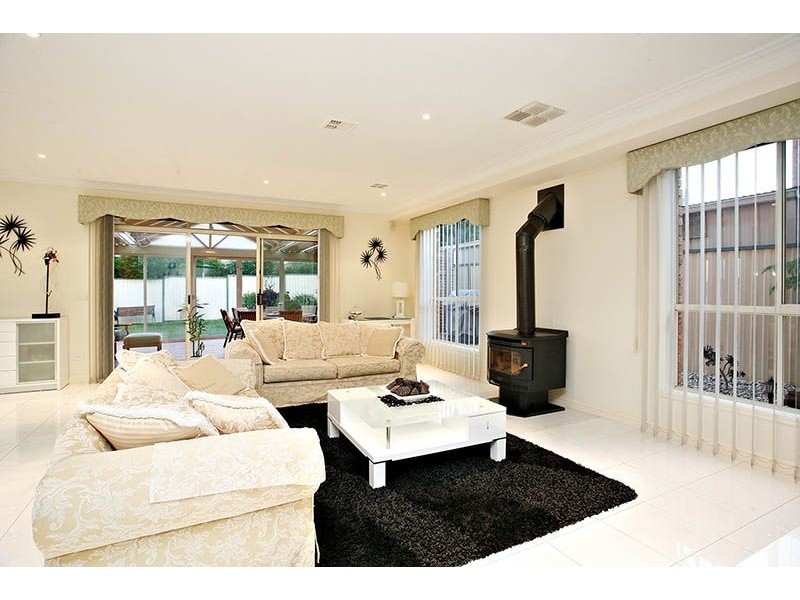 1 Collier Court, Taylors Lakes VIC 3038