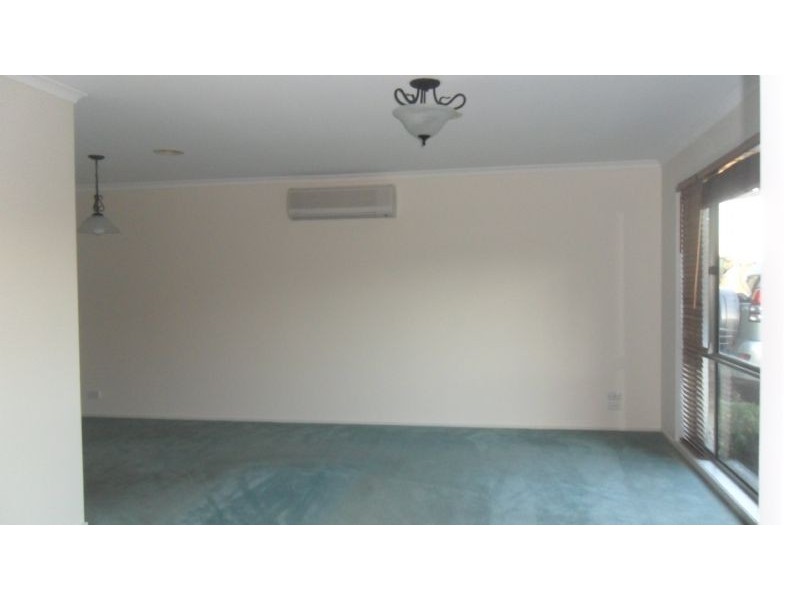 13 Sica Court, Sydenham VIC 3037