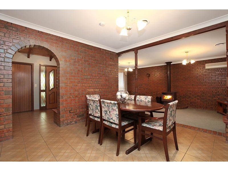 212 Burrowye Crescent, Keilor VIC 3036