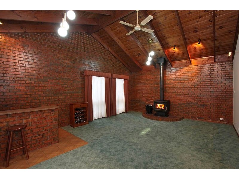212 Burrowye Crescent, Keilor VIC 3036