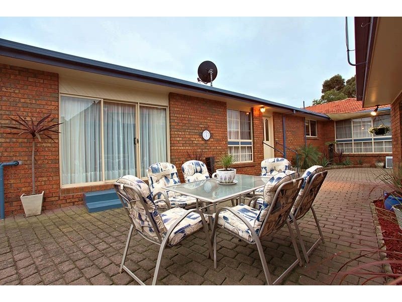 212 Burrowye Crescent, Keilor VIC 3036