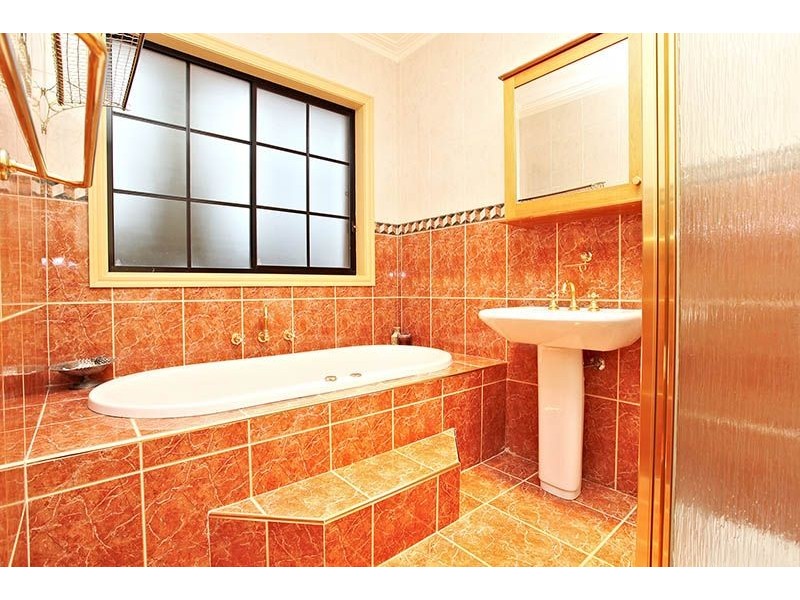 37 Australia Drive, Taylors Lakes VIC 3038