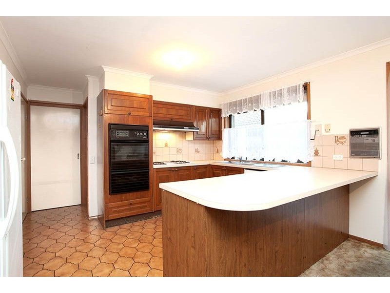 9 Willandra Court, Taylors Lakes VIC 3038