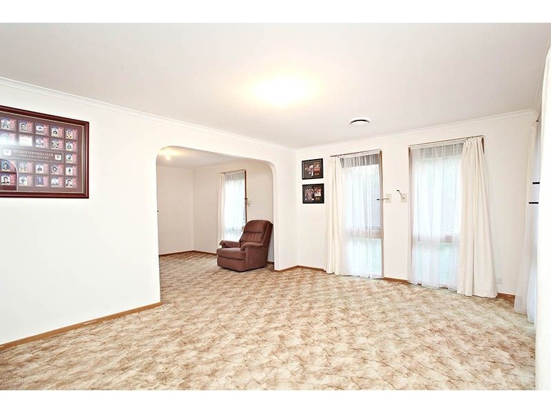 9 Willandra Court, Taylors Lakes VIC 3038