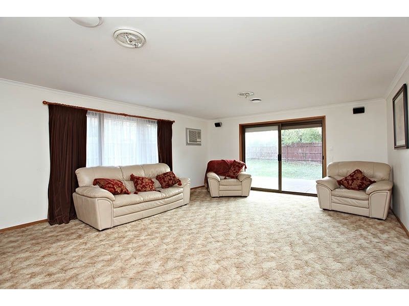 9 Willandra Court, Taylors Lakes VIC 3038