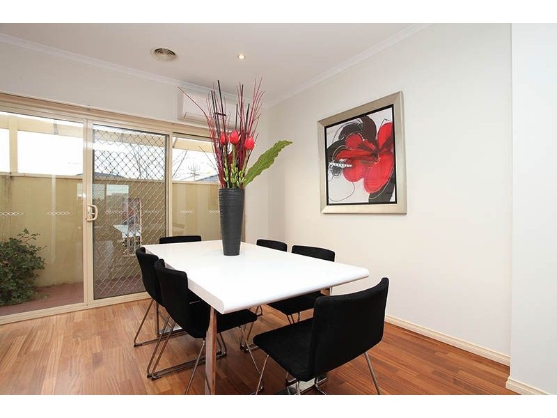 8/504-506 Melton Hwy, Sydenham VIC 3037