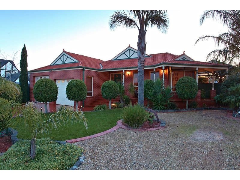 1 Nepean Court, Taylors Lakes VIC 3038