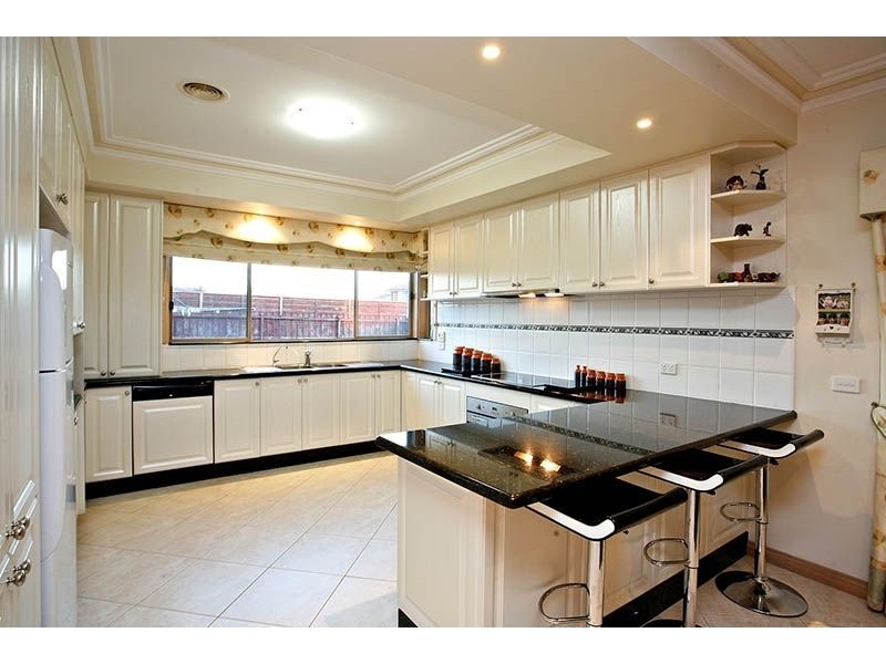 30 Perceval Crescent, Taylors Lakes VIC 3038