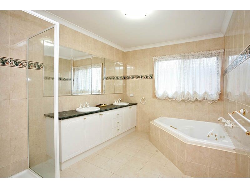 30 Perceval Crescent, Taylors Lakes VIC 3038