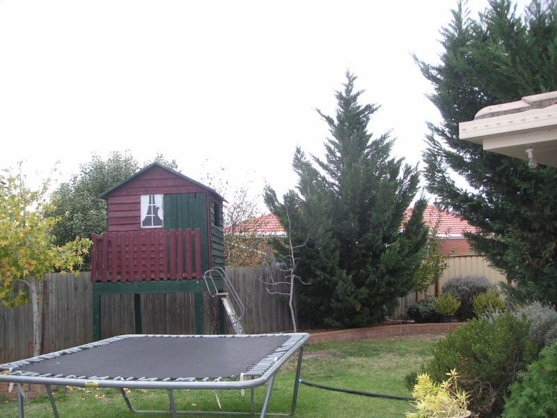 33 Sandpiper Drive, Taylors Lakes VIC 3038