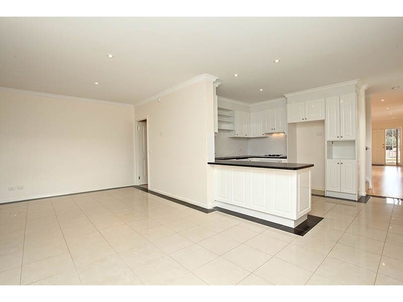 2/D Orchid Square, Sydenham VIC 3037