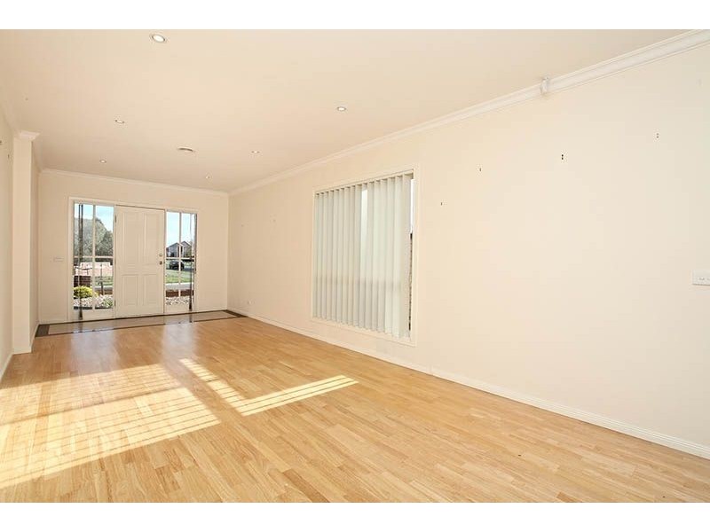 2/D Orchid Square, Sydenham VIC 3037