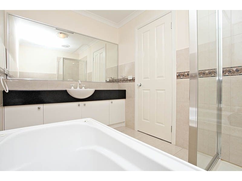 2/D Orchid Square, Sydenham VIC 3037