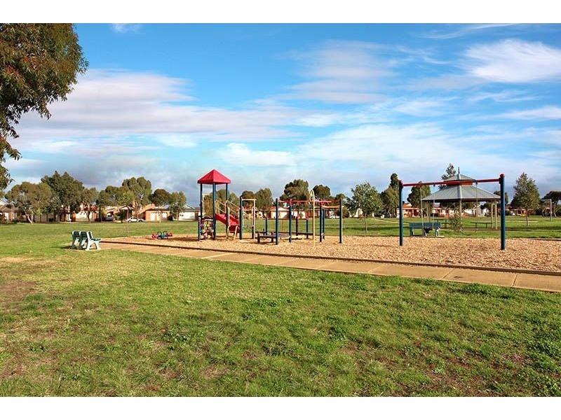2/D Orchid Square, Sydenham VIC 3037