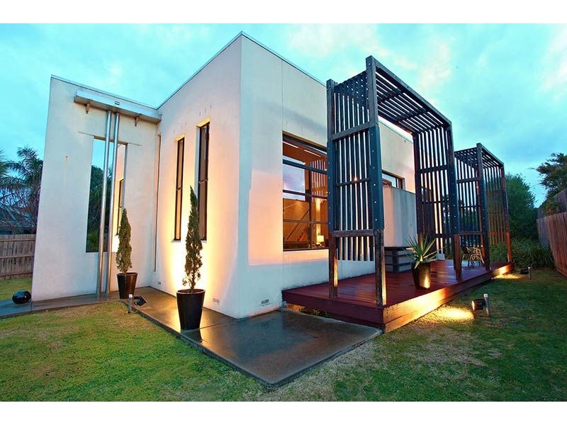 18 Malibu Grove, Taylors Lakes VIC 3038