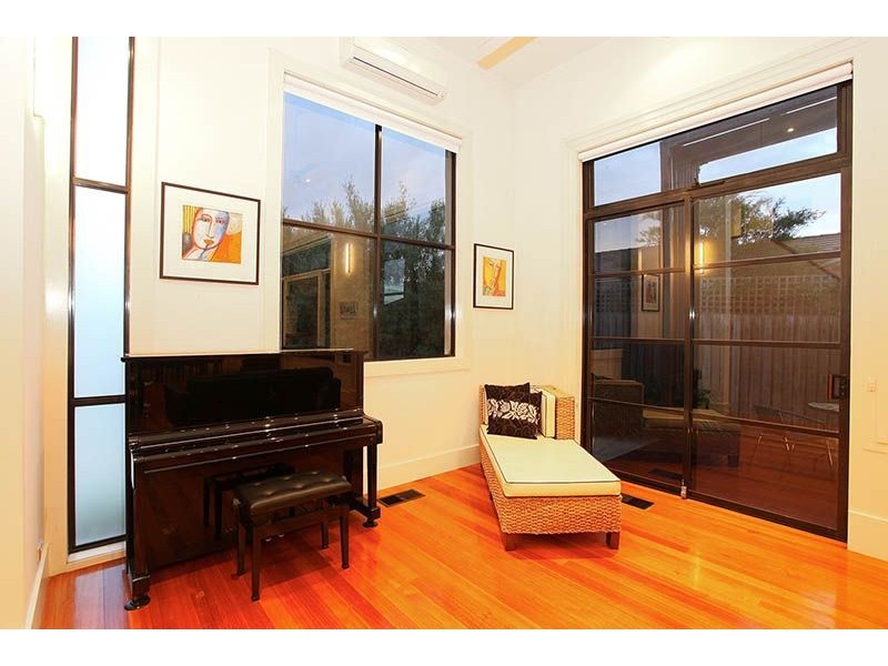 18 Malibu Grove, Taylors Lakes VIC 3038