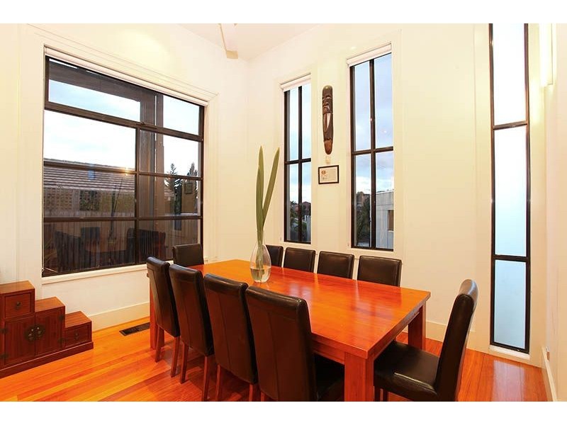 18 Malibu Grove, Taylors Lakes VIC 3038