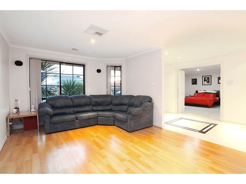 6 Kurrajong  Road, Delahey VIC 3037