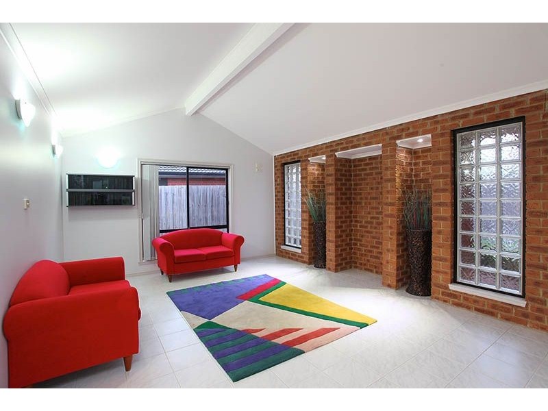 6 Kurrajong  Road, Delahey VIC 3037