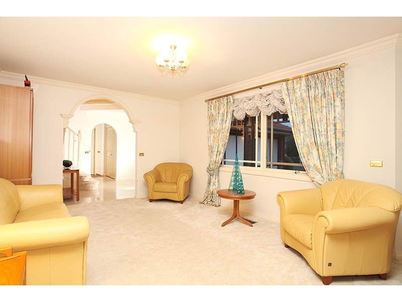 18 Gerona Court, Keilor VIC 3036