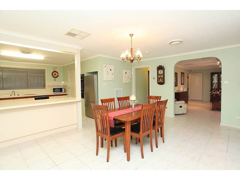 6 Lady Nelson Way, Taylors Lakes VIC 3038