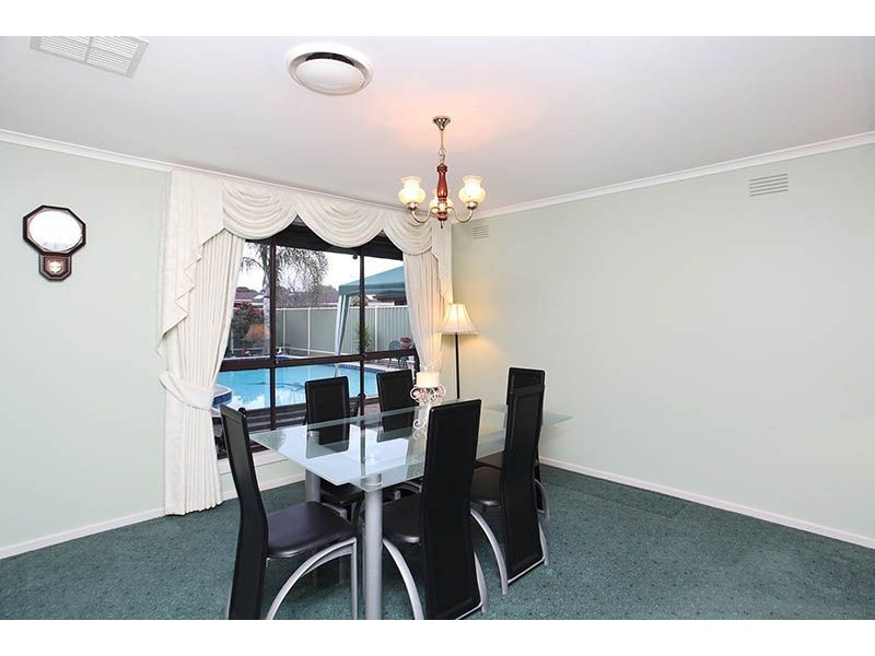 6 Lady Nelson Way, Taylors Lakes VIC 3038