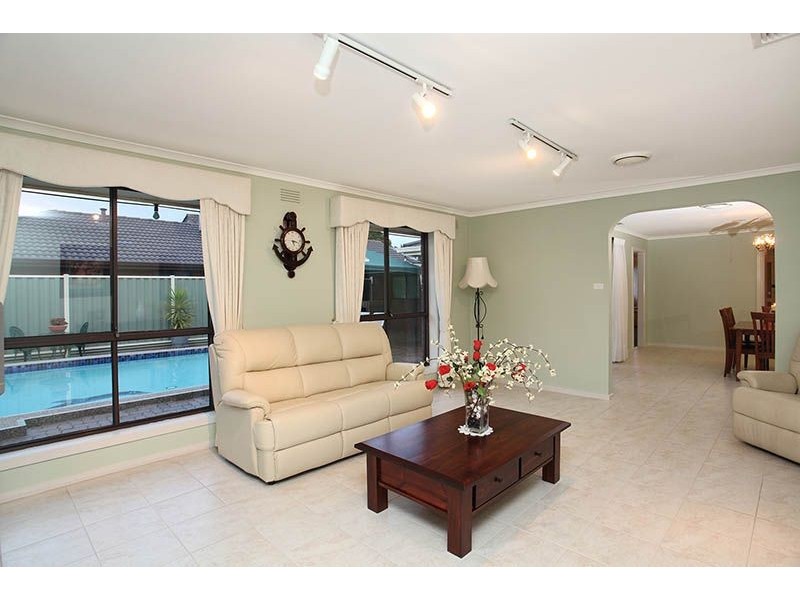 6 Lady Nelson Way, Taylors Lakes VIC 3038