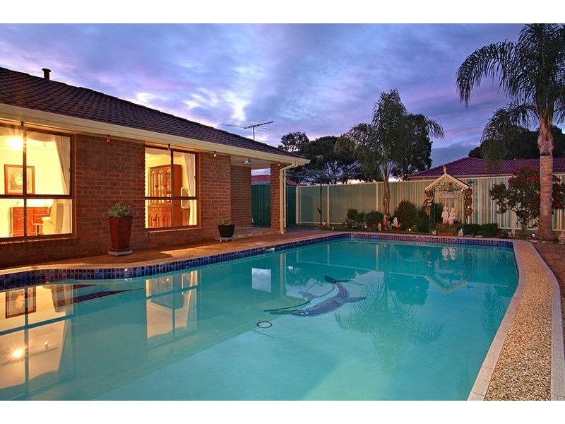 6 Lady Nelson Way, Taylors Lakes VIC 3038