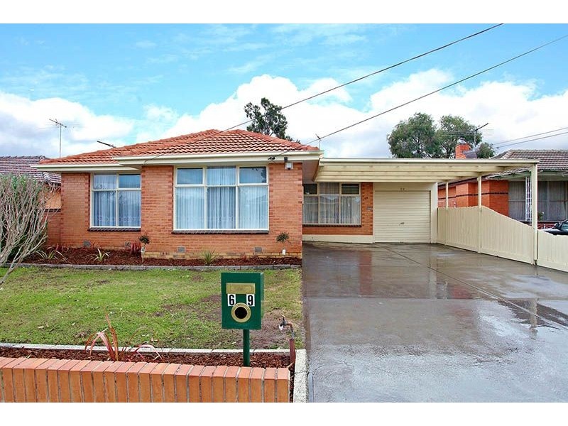 69 Stradbroke Drive, St Albans VIC 3021