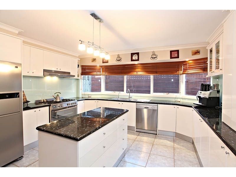 15 Birchmore Court, Taylors Lakes VIC 3038