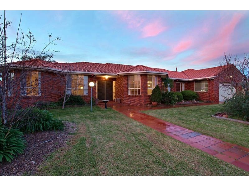 2 Galloway Court, Taylors Lakes VIC 3038